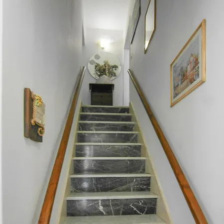 3 Bedroom Beautiful In Valpromaro