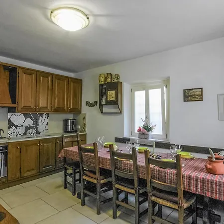 3 Bedroom Beautiful In Valpromaro