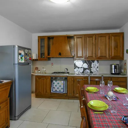 3 Bedroom Beautiful In Valpromaro
